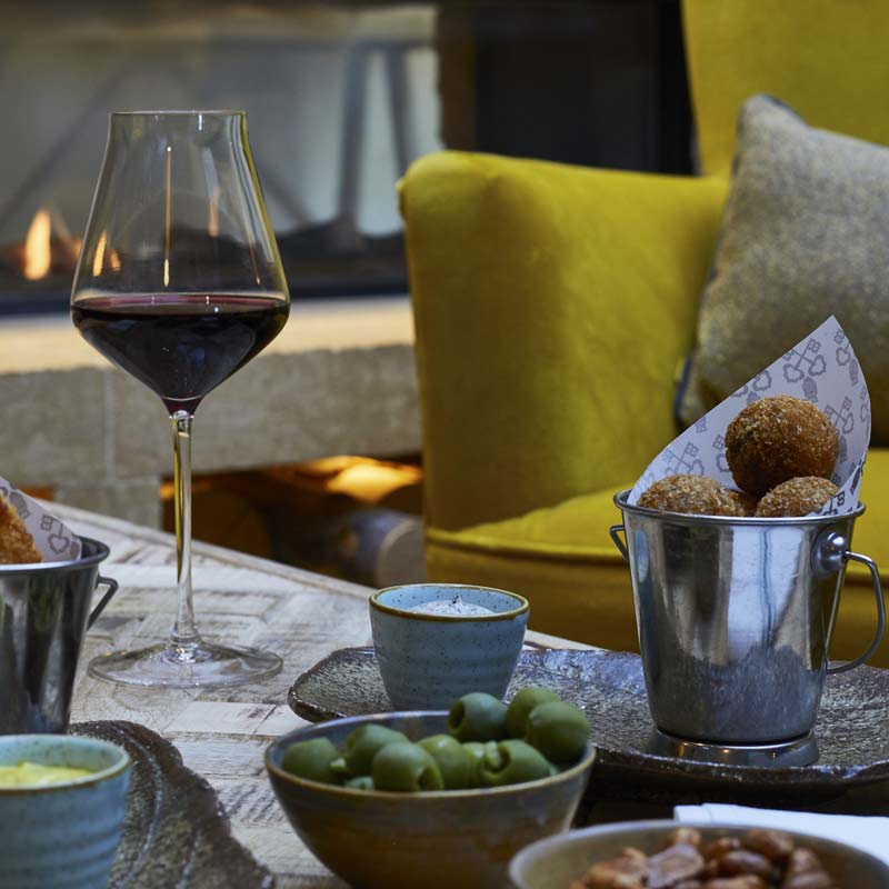 800x800-dormy-wine Dormy House